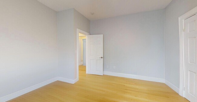 Building Photo - 166 Boylston St