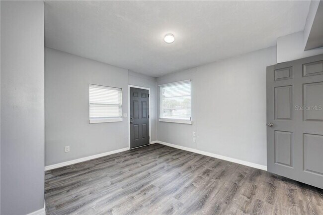 Building Photo - MOVE IN TO THIS SARASOTA HOME NOW WITH ZER...