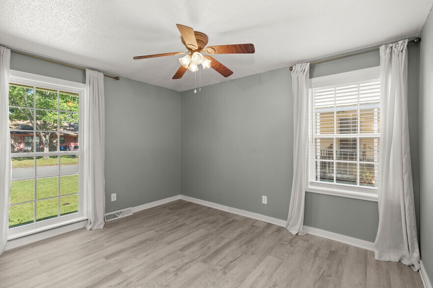 Building Photo - 12 Lighthouse Dr