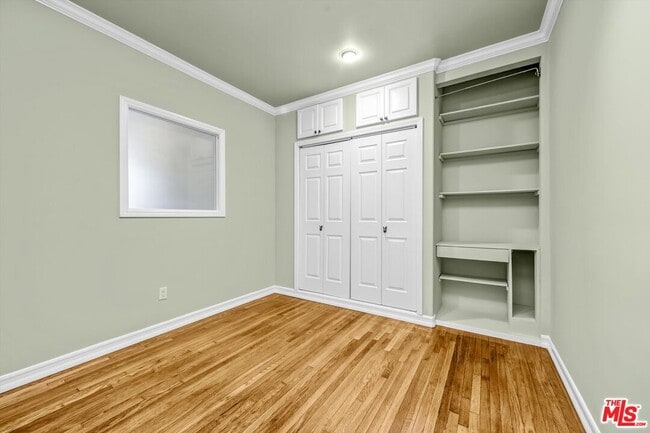 Building Photo - 3930 La Crescenta Ave