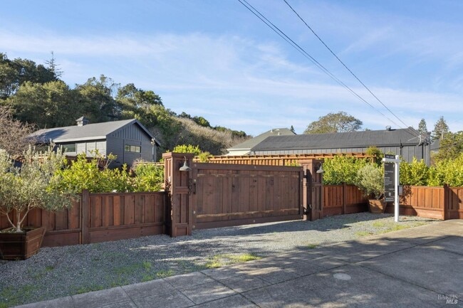 Building Photo - 307 Bodega Ave
