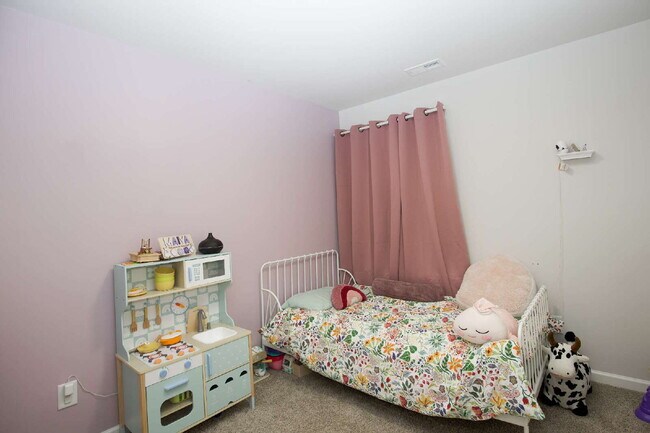 Building Photo - "Charming 3-Bed Oasis with 2.5 Baths on Century Lane, Cameron – Spacious 1744 sq. ft. Retreat!"
