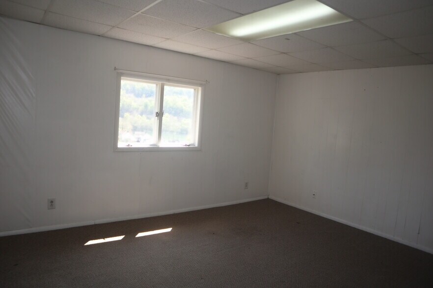 Building Photo - 629 Woodlawn Ave