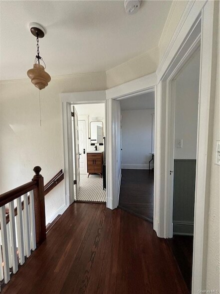 Building Photo - 194 N Midland Ave