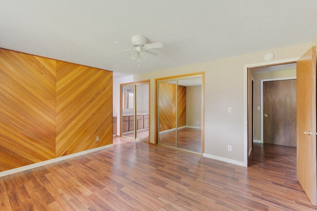 Building Photo - THREE BEDROOM IN MINT VALLEY