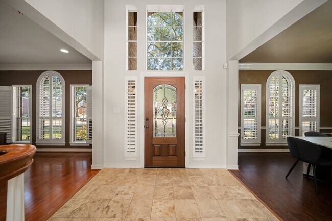 Building Photo - 5007 Cambridge St