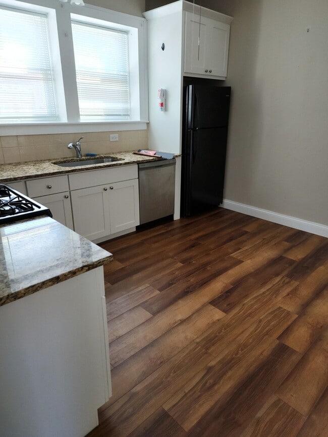 Building Photo - 5808 N Navarre Ave