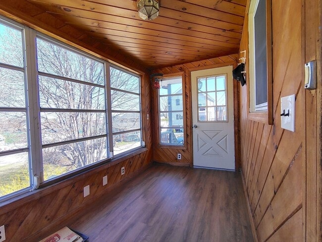 Building Photo - 74 Thurlow Ave