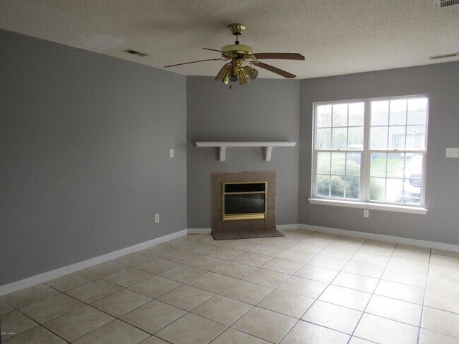 Building Photo - 1073 W Pueblo Dr