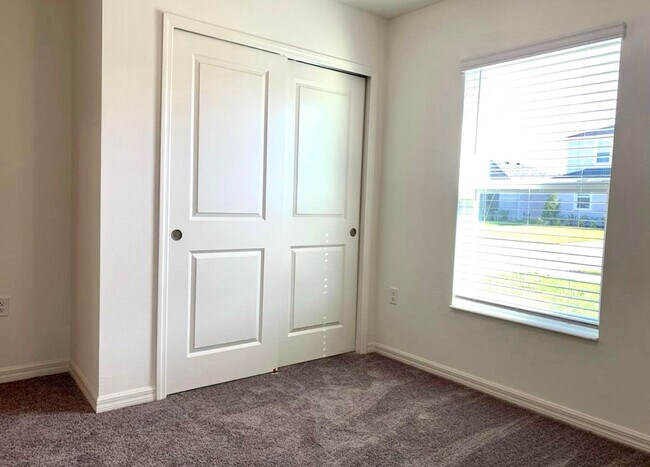 Building Photo - Beautiful 4 Bed 2 Bath Charmer For Rent!