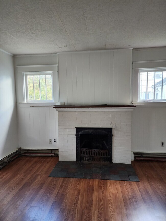 Building Photo - 808 Southport St