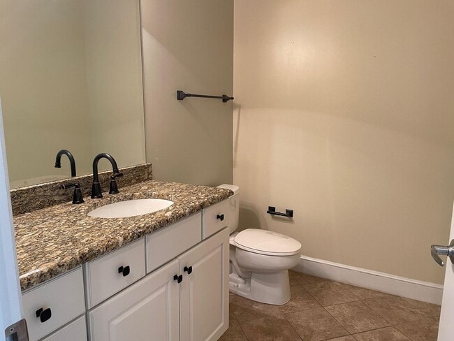 Building Photo - Beautiful Downtown Condo