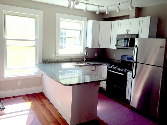 Primary Photo - 103 Marion St
