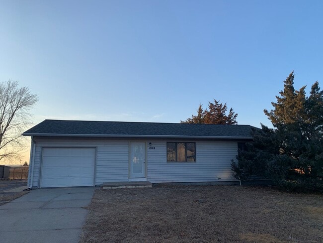 Building Photo - 3 Bedroom, 1 bath recently remodeled beautiful home in Woodland Park!