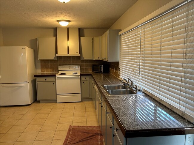 Primary Photo - 3919 Coltwood Dr