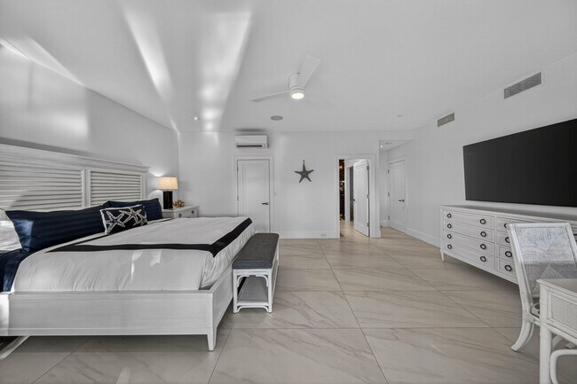 Building Photo - 3109 NE 42nd Ct