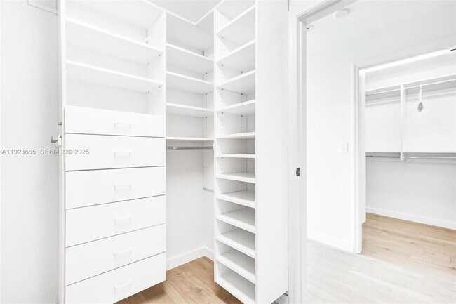 Building Photo - 10101 Collins Ave