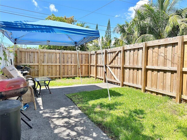 Building Photo - 1914 Dewey St