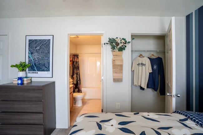 Building Photo - 1051 Southern Dr