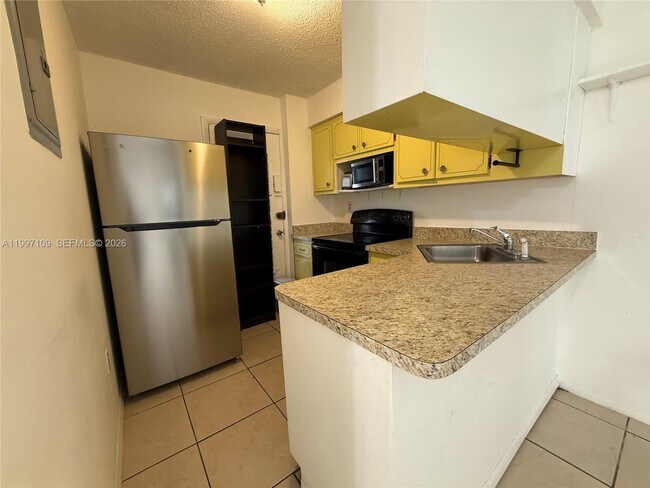 Building Photo - 1620 West Ave