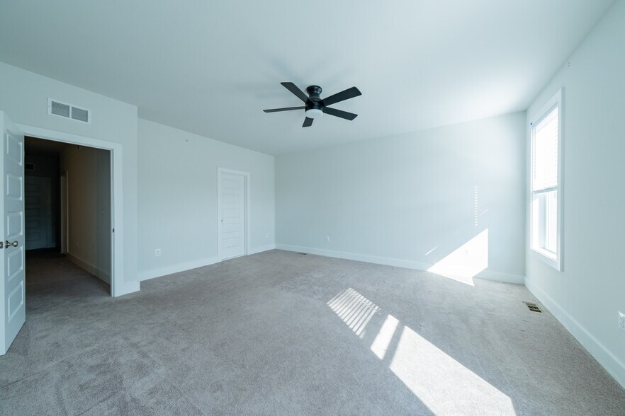 Building Photo - 2707 Acadia Dr
