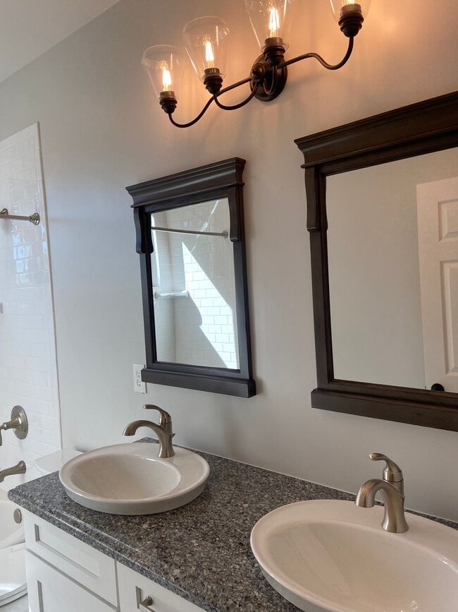 Building Photo - Beautifully remodeled 3 Bdrm+Master retrea...