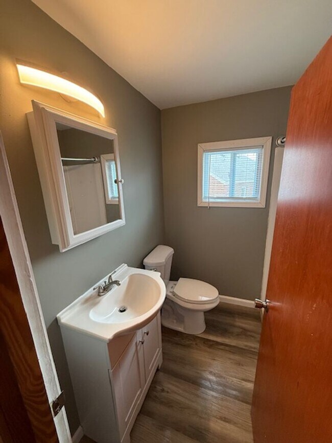 Building Photo - 206 Norwood Dr