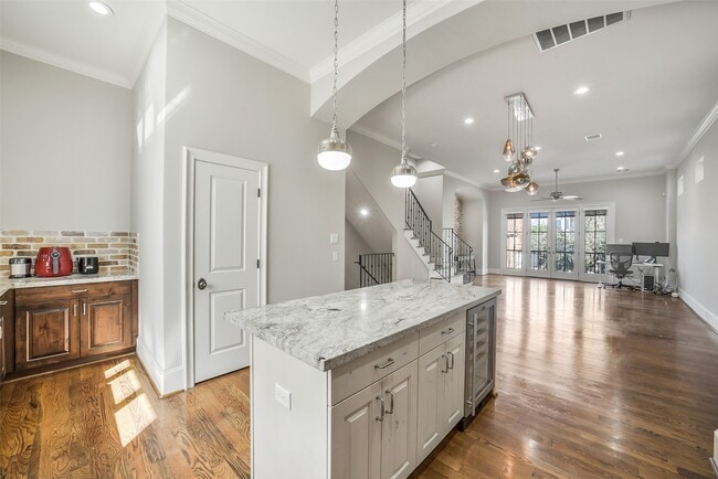 Building Photo - 1618 Rosewood St