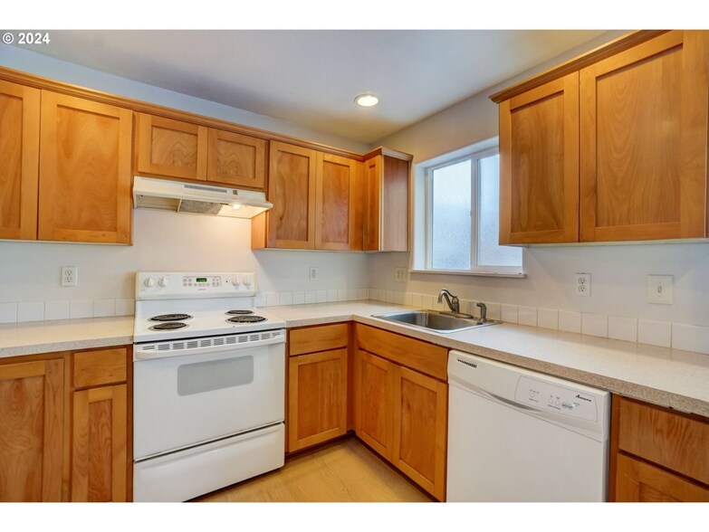 Kitchen - 11825 SE Pine St