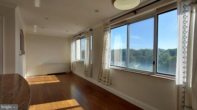 Building Photo - 10201 Grosvenor Pl