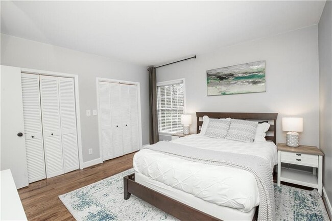 Building Photo - 952 Myrtle St NE