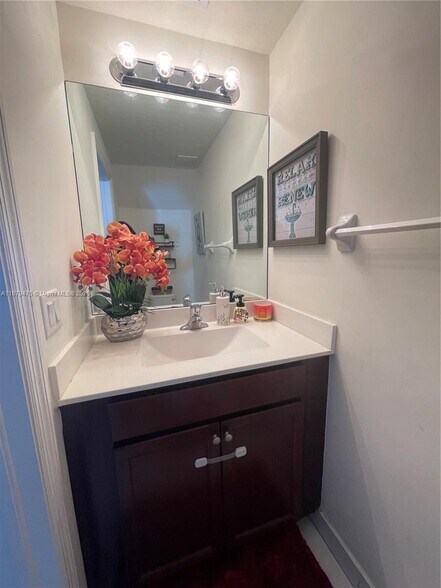 Building Photo - 9309 W 32nd Ln