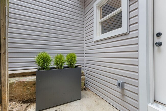 Building Photo - Furnished Luxury Home for Rent-Historic Deutschtown/Northside