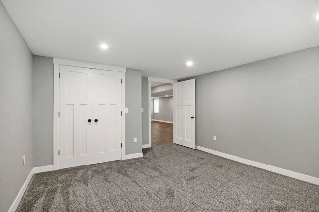 Building Photo - 1801 Elaine Dr