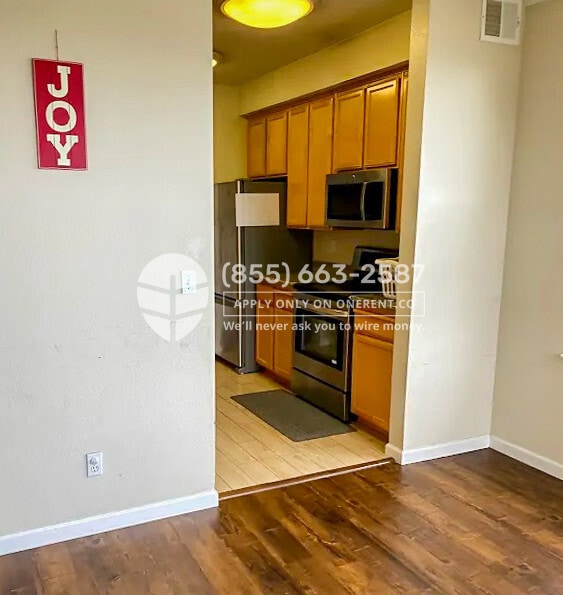 Building Photo - 38700 Tyson Ln