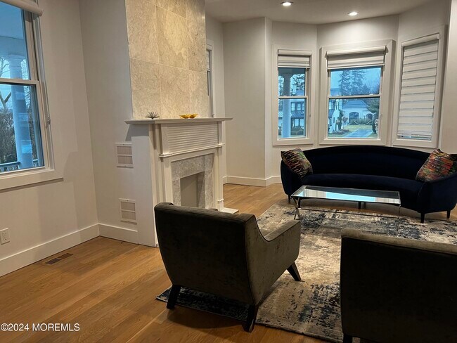 Building Photo - 255 Hollywood Ave