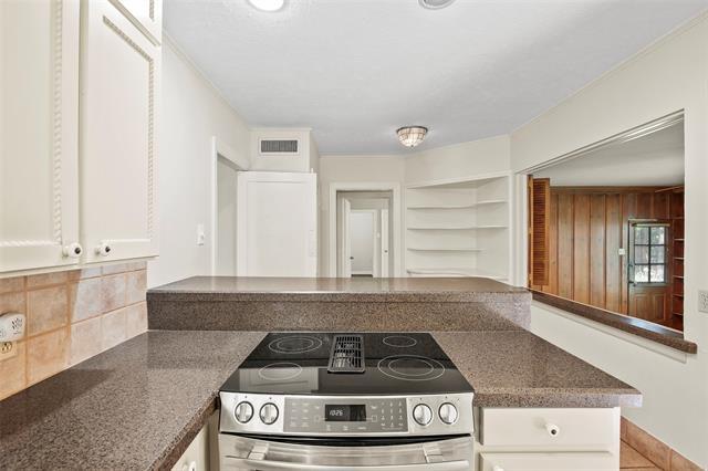 Building Photo - 7204 Meadow Lake Ave