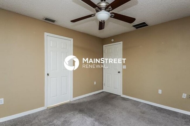 Building Photo - 3 Bedroom Pet-Friendly Home in Mims, FL with Main Street Renewal