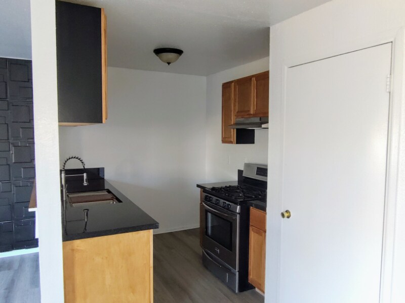 Building Photo - 14746 Delano St