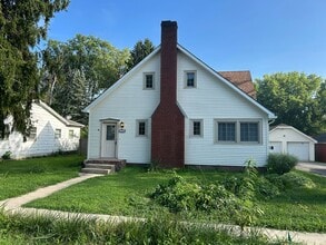 Building Photo - 206 E Main St