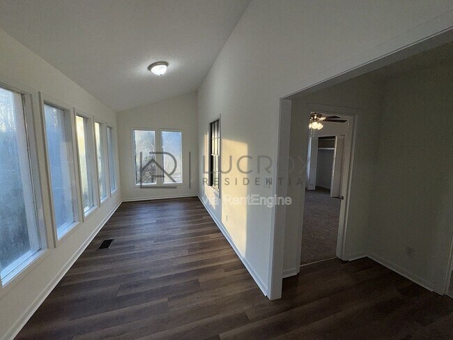 Building Photo - 3147 Shirley Dr