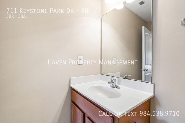 Building Photo - 711 Keystone Park Dr