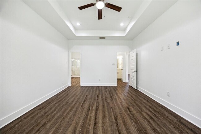 Building Photo - 5041 Mallow St