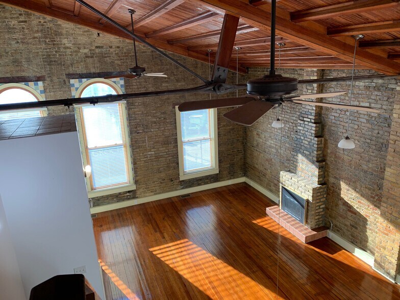 Building Photo - 515 N Main St