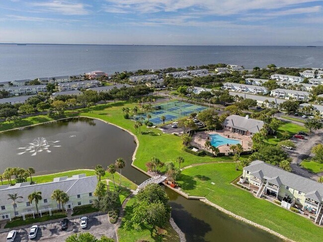 Building Photo - 5110 Coquina Key Dr SE