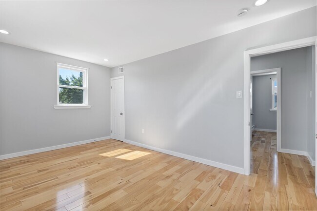 Building Photo - Wow! South Philly Modern 3 Bed 2 Bath Home! Yard! Central Air! W/D! H/W Floors! Gorgeous!