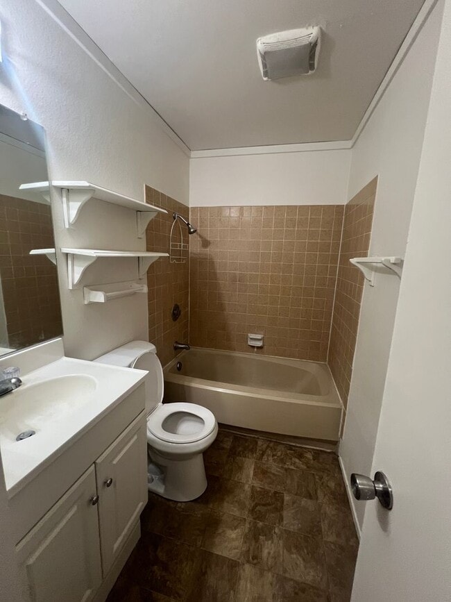 Building Photo - Charming 2-Bedroom, 2-Bath house