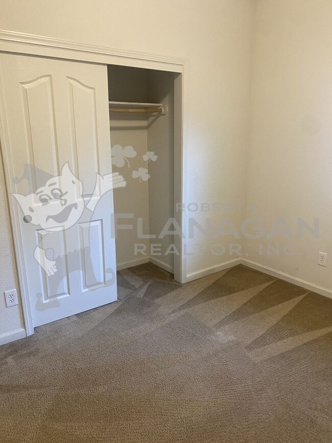 Building Photo - 3 bedroom/2 bathroom home