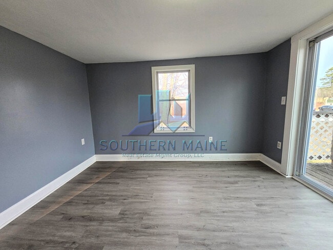 Building Photo - 392 Roosevelt Trail