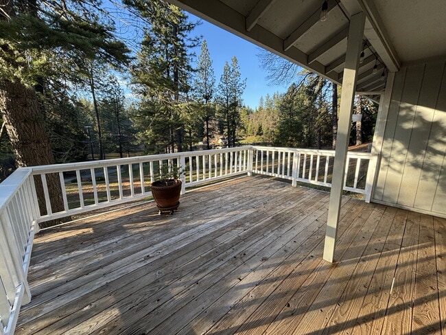 Building Photo - 3 bedroom home on community pond - great fishing!